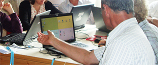 foto corso computer genitori e insegnanti
